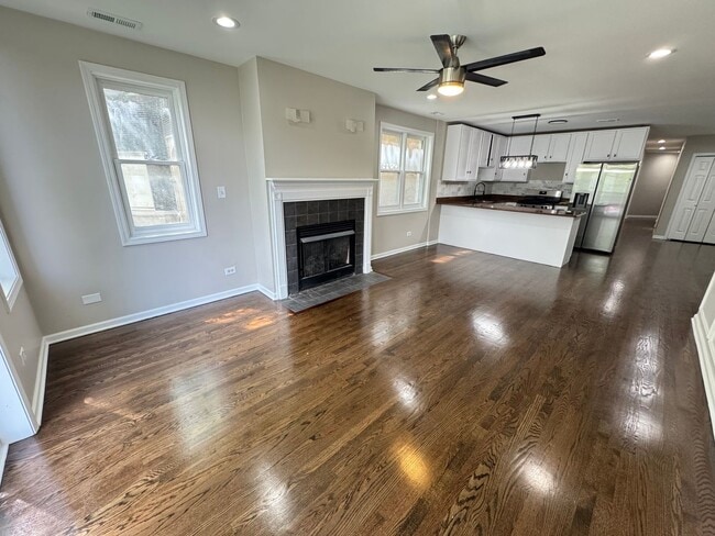 Building Photo - 5438 S Indiana Ave