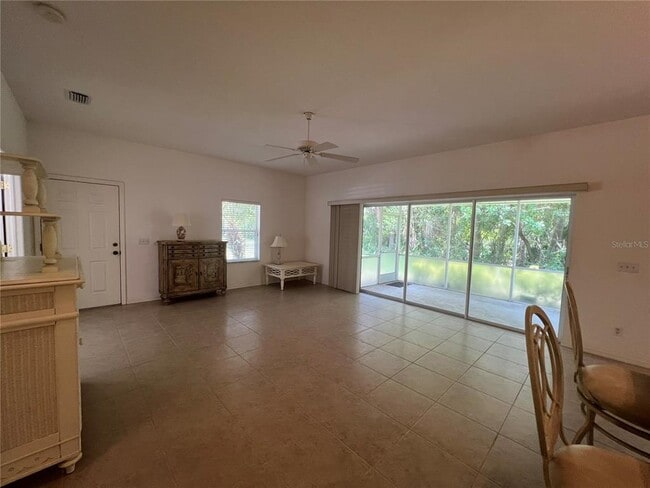 Building Photo - 1585 Red Oak Ln