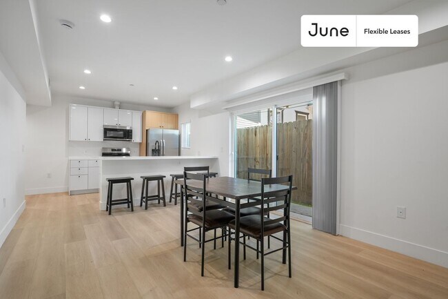 Foto del edificio - 1321 N June St