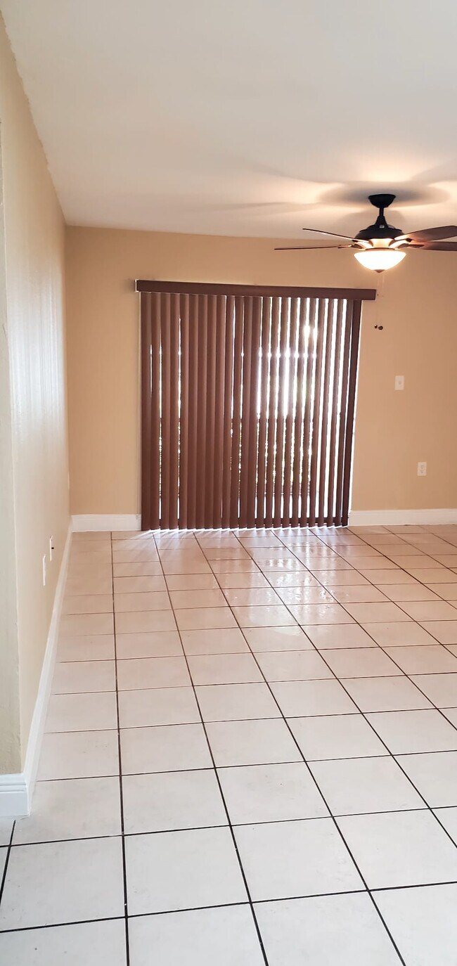 Foto del edificio - 10501 SW 155th Ct