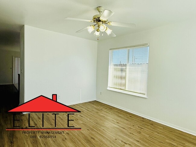 Building Photo - AVAILABLE NOW!!!