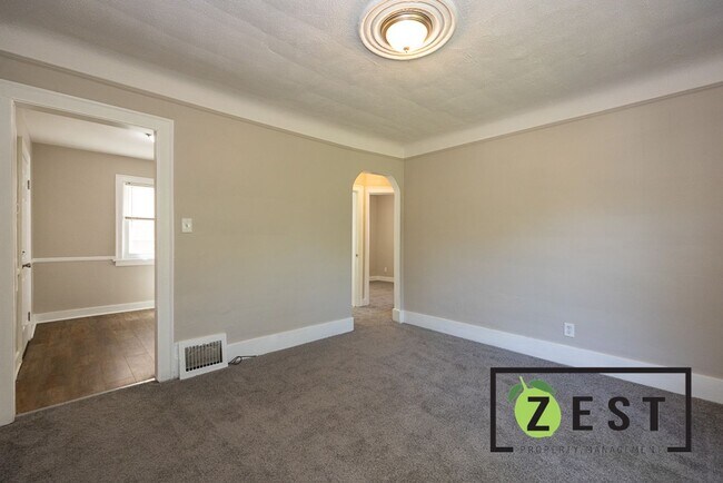 Building Photo - 15767 Pinehurst St
