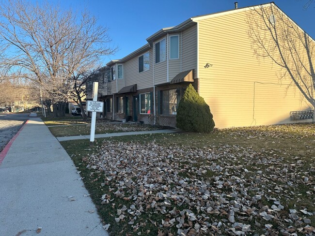 End Unit Townhome For Rent - End Unit Townhome For Rent