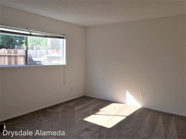 Building Photo - 1821 San Antonio Ave