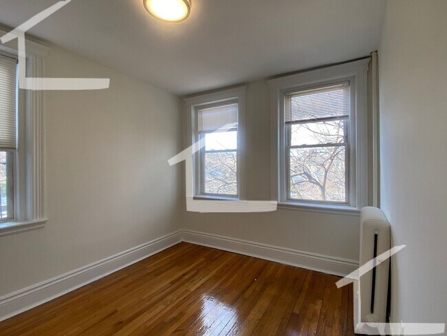 Foto del edificio - 8 Camelot Ct