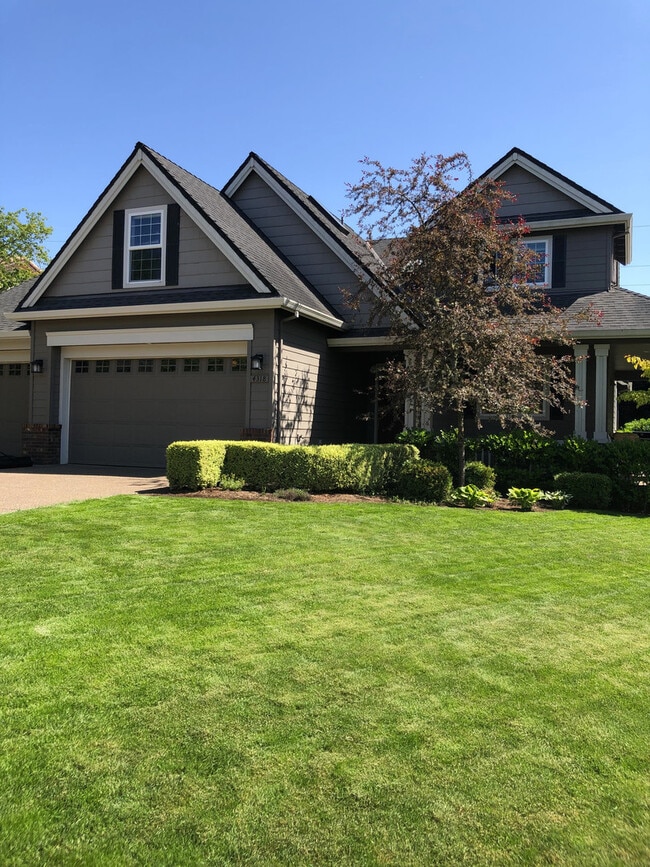 Building Photo - 4318 SW Agate Ave