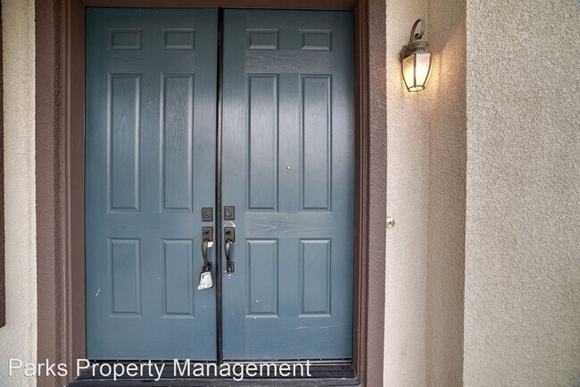 Foto del edificio - 6 br, 3 bath House - 2512 Troon Dr.
