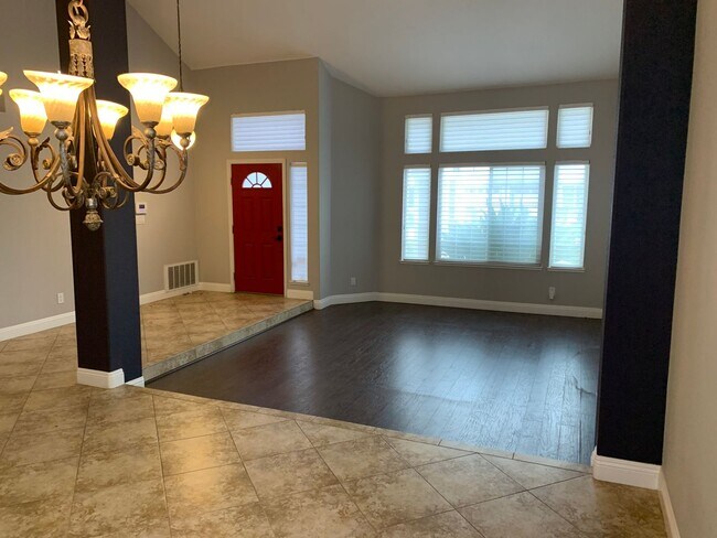 Foto del edificio - Beautiful 4 Bedroom, 3 Bath Antioch Home W/ SOLAR in Antioch