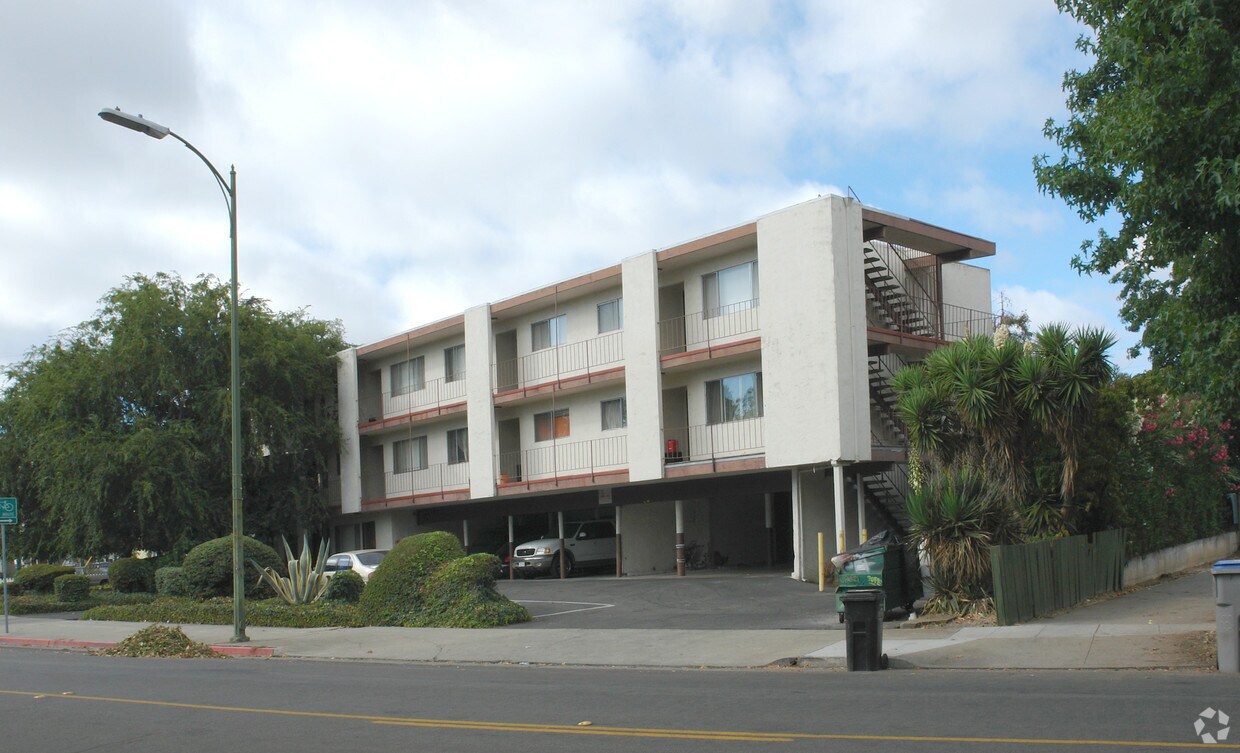Building Photo - 809 Malone Rd