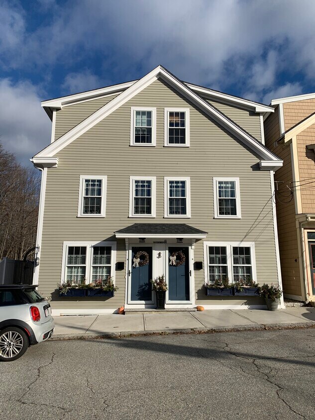 Exterior - 40 Washington St