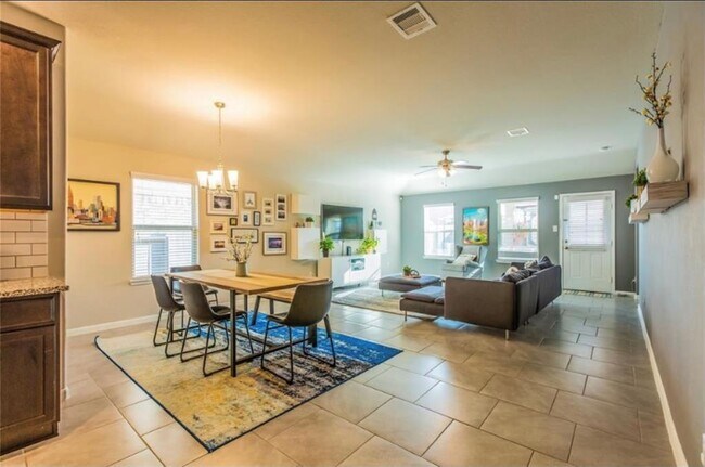 Building Photo - 6910 Rosalina Landing Ln