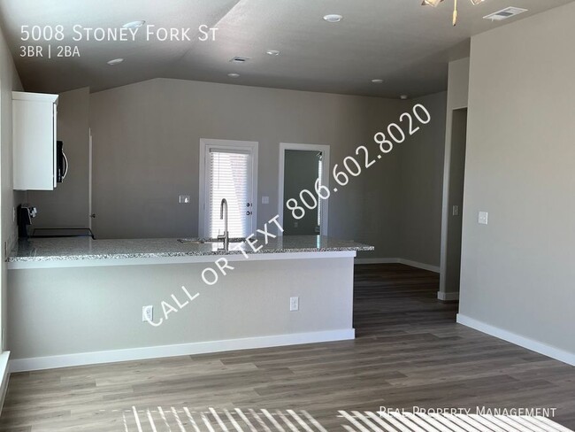 Building Photo - Newer construction 3 bed 2 bath home with ...