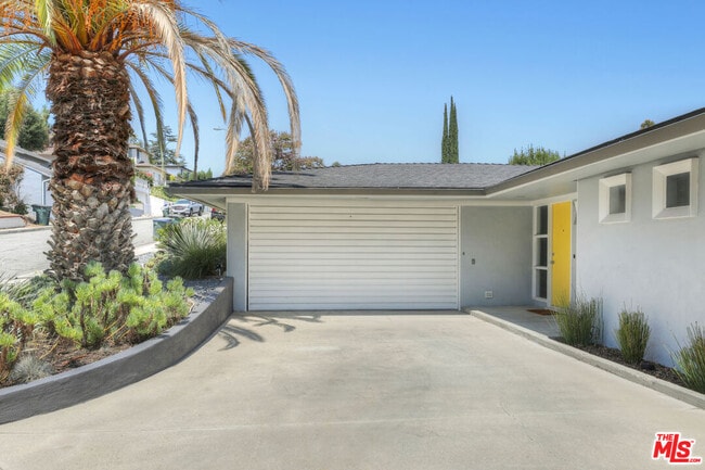 Building Photo - 150 Anita Dr