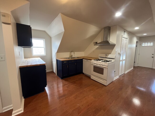 Building Photo - 1655 N Artesian Ave