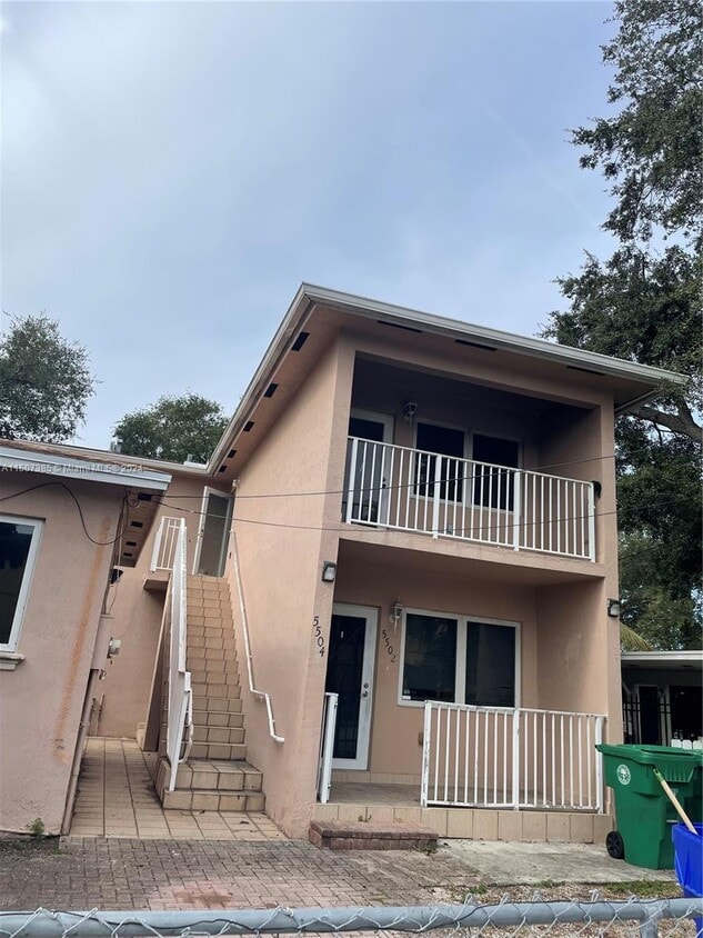 Primary Photo - 5504 NE Miami Ct