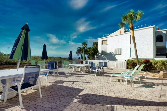 Building Photo - Venice Island Beach Condominium with Gulf ...