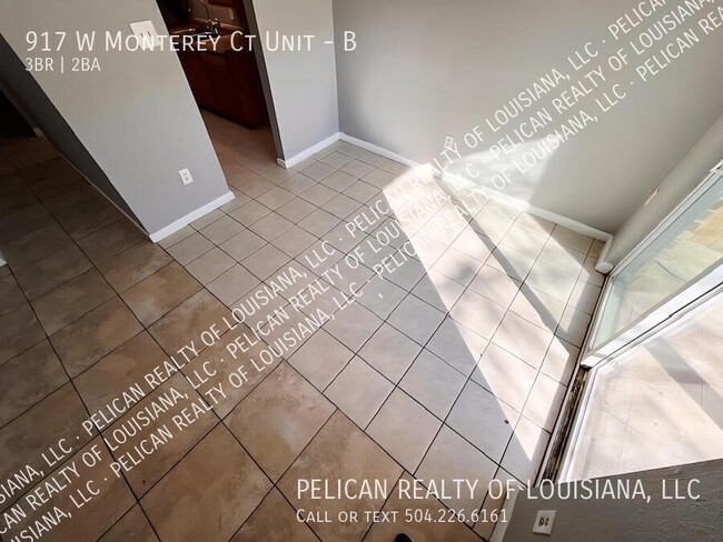 Building Photo - 917 Monterey Ct S