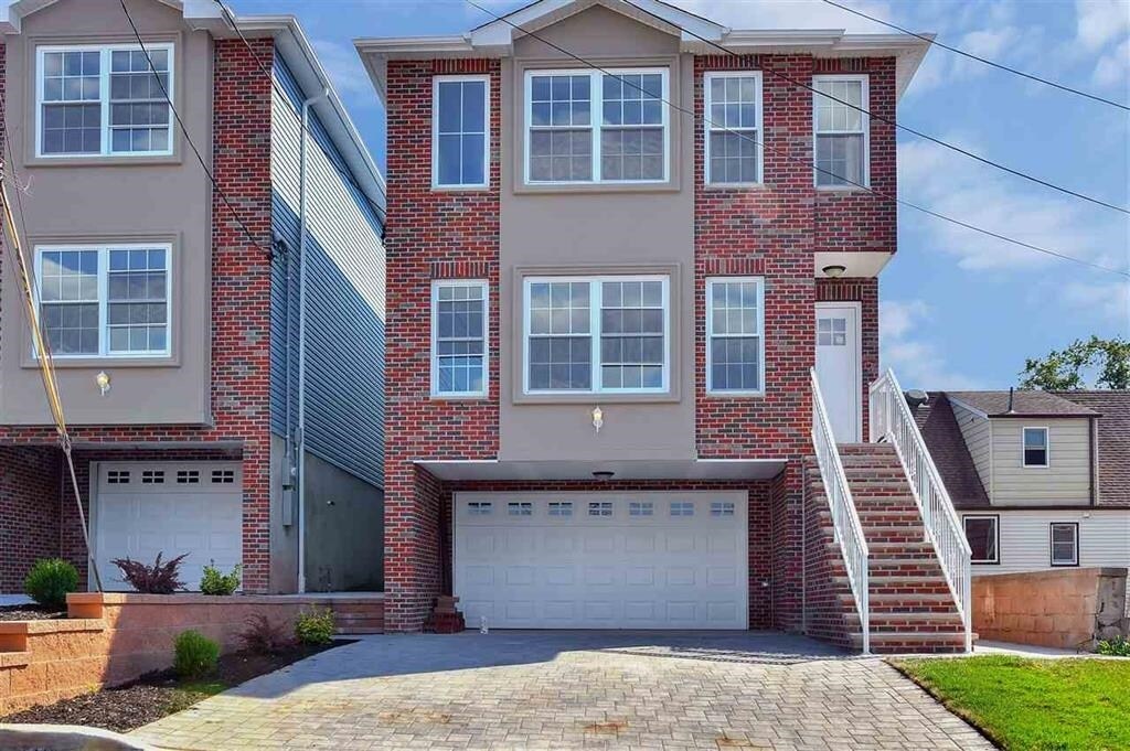 Foto principal - 8907 Grand Ave
