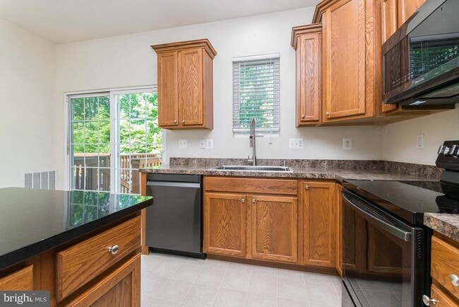 Foto del edificio - 7706 Timbercross Ln