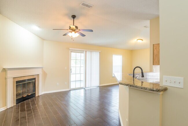 Foto del edificio - 7756 Enderby Ave E