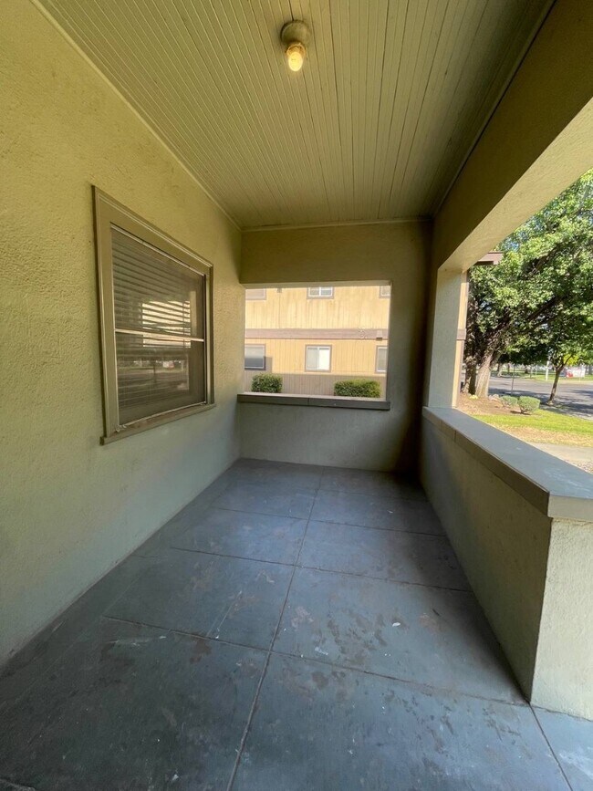 Foto del edificio - 835 E Weldon Ave