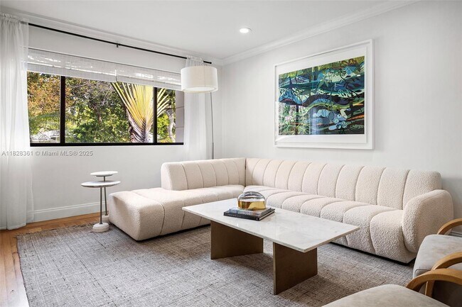 Foto del edificio - 670 NE 73rd St