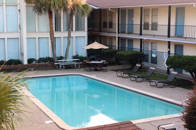 Building Photo - Whispering Oaks Apartments