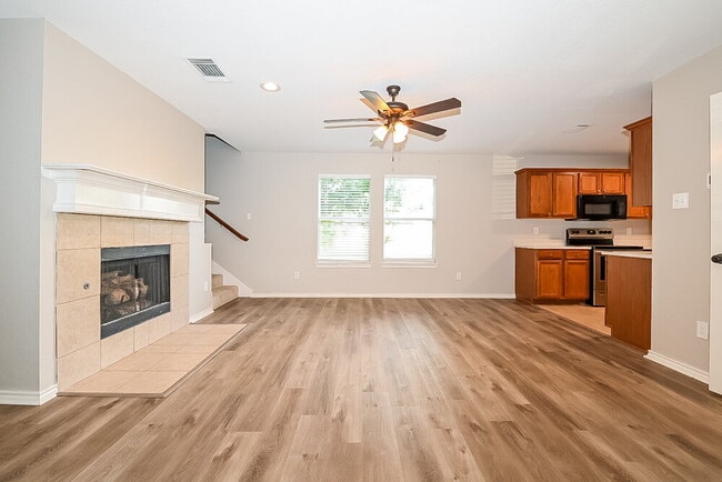 Building Photo - 1112 Hampton Dr