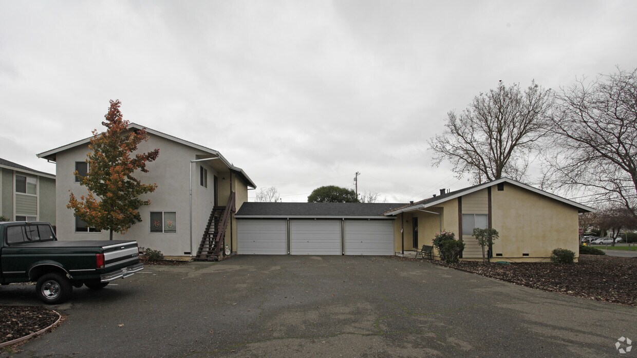 Primary Photo - 831 Madison St