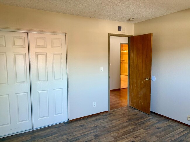 Building Photo - 478 Churchill Park Dr