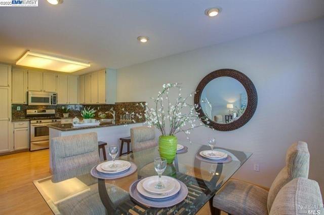 Building Photo - 300 Meadowhaven Way
