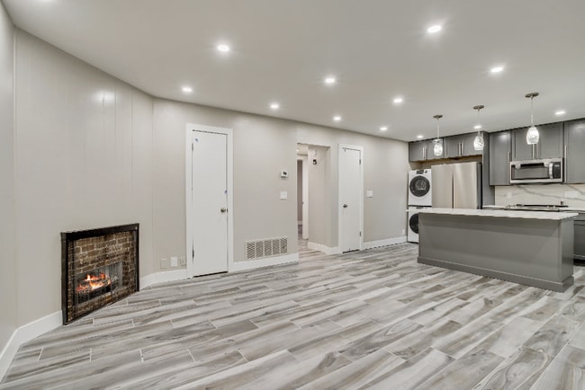 Building Photo - 4371 S Fairbourne Ave