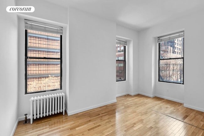 Building Photo - 100 W 67th St