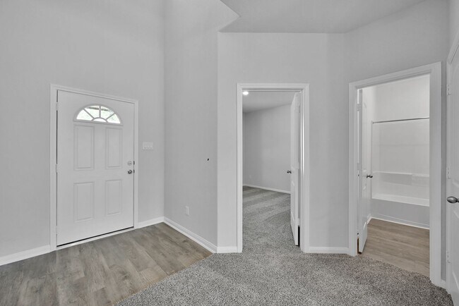 Foto del edificio - New 4 bedroom Home with Refrigerator, Washer and Dryer