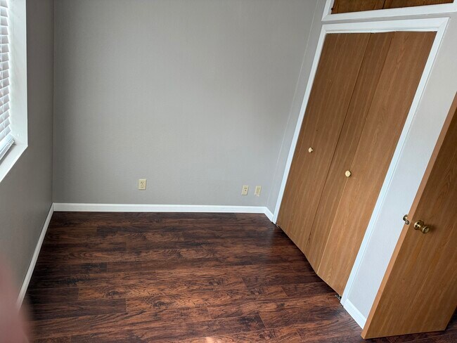 Foto del edificio - 132 E Maple Ave