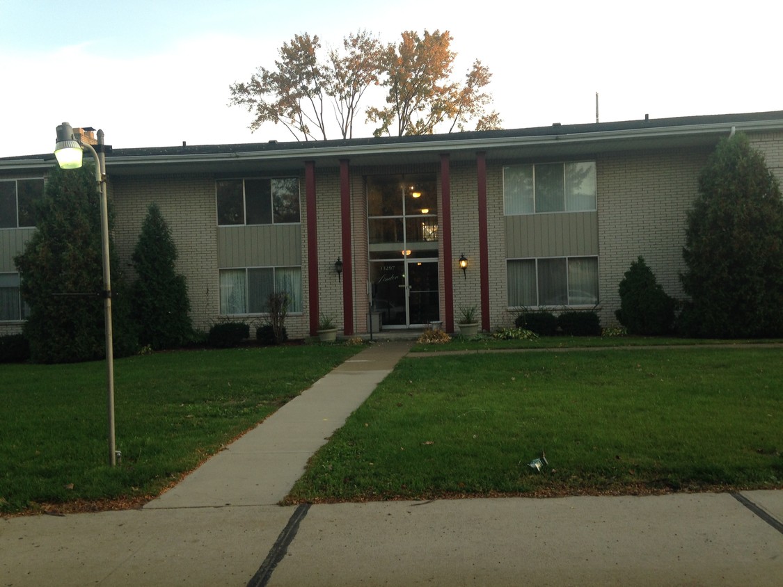 33297 Kingslane Ct Unit 1, Farmington, MI 48336 - Apartment for Rent in