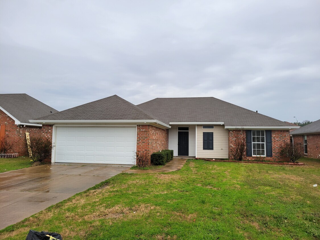 front - 119 Cedar Spring Cir