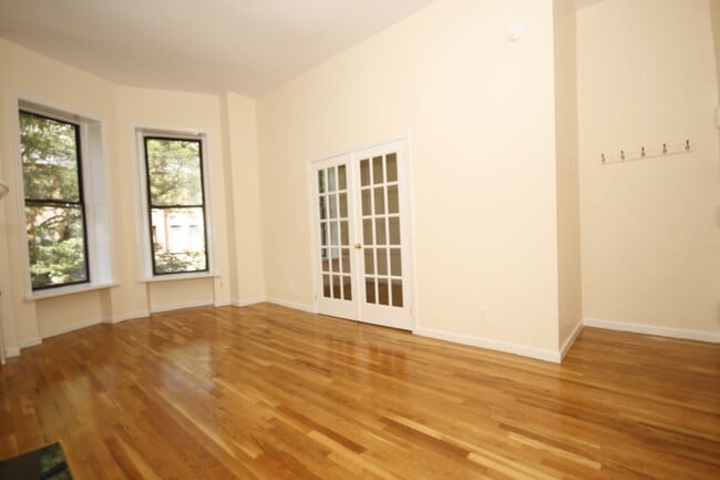 Building Photo - 134 W 87th St