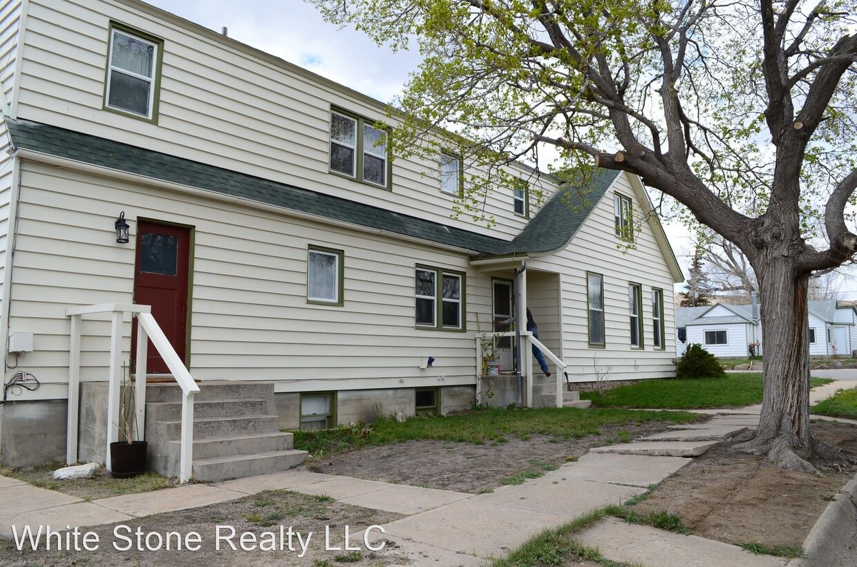 Primary Photo - 218 1st St