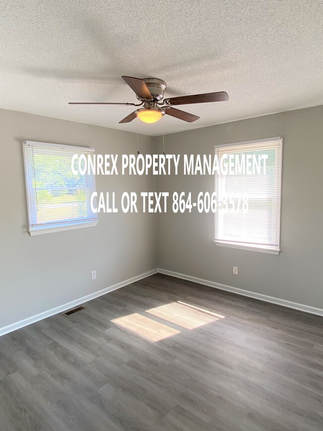 Building Photo - JUST LISTED!