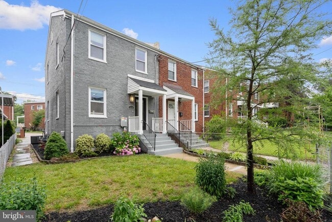 Foto del edificio - 5054 8th St NE