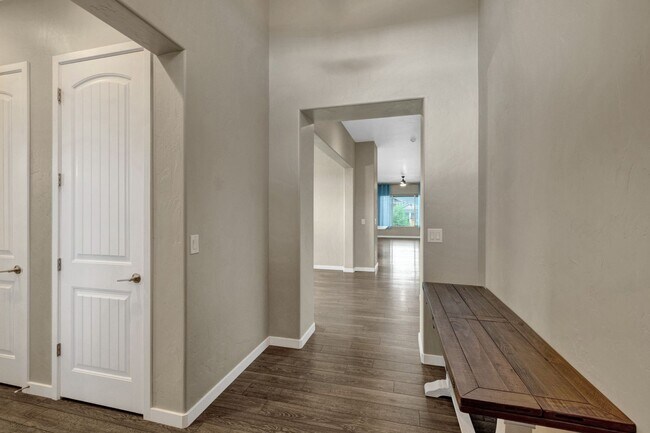Building Photo - Beautiful $1,000,000 Ranch Style Home in F...