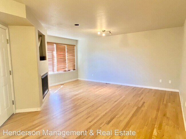 Building Photo - 3 br, 3.5 bath House - 6621 Antigua Dr #5