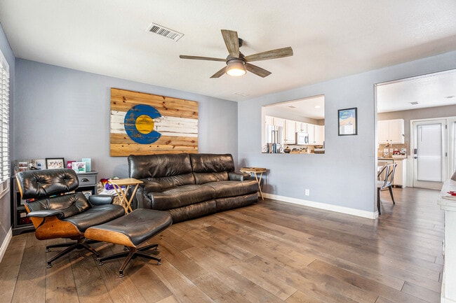 Living room - 5796 Biscay St