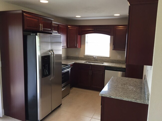 Foto del edificio - 4 Bedroom/1.5 Bath Single Family Home