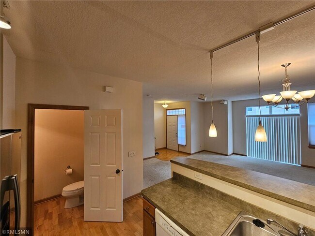 Foto del edificio - 8133 Magnolia Ln N