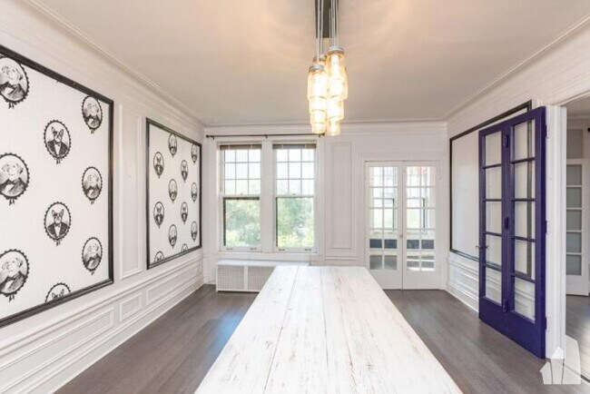 Building Photo - 3 bedroom in CHICAGO IL 60657