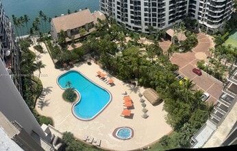 Building Photo - 540 Brickell Key Dr