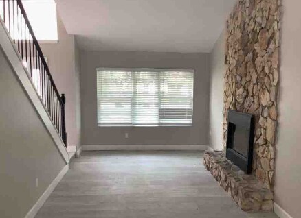 Foto principal - "Spacious 5-Bed Oasis with Granite Eleganc...