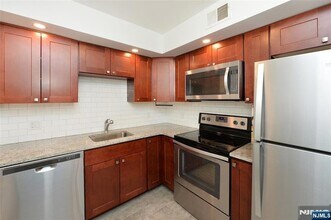 Building Photo - 20-30 Ridge Road Unit A8